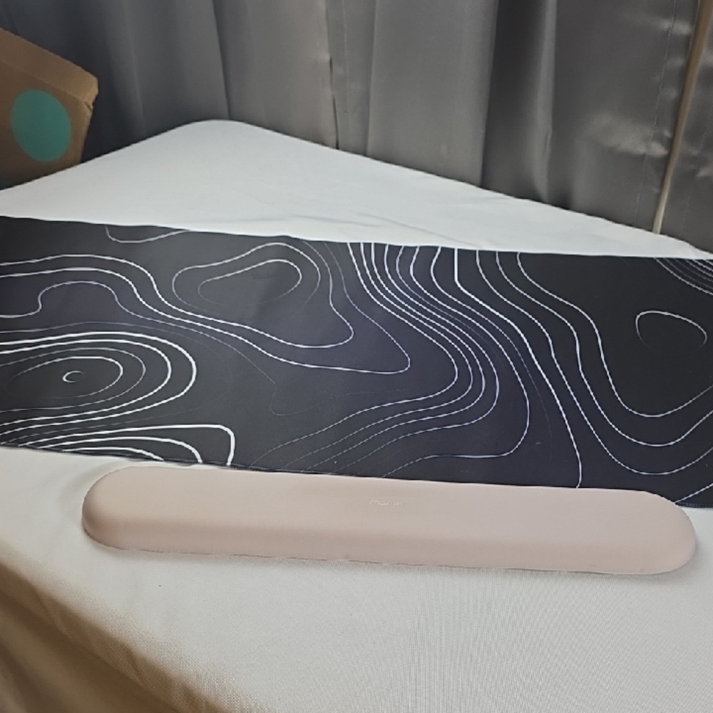 Mosiso Black/White/Blue ‎ Desk Mat & Cream Ergonomic Wrist Rest Full Size NWOT